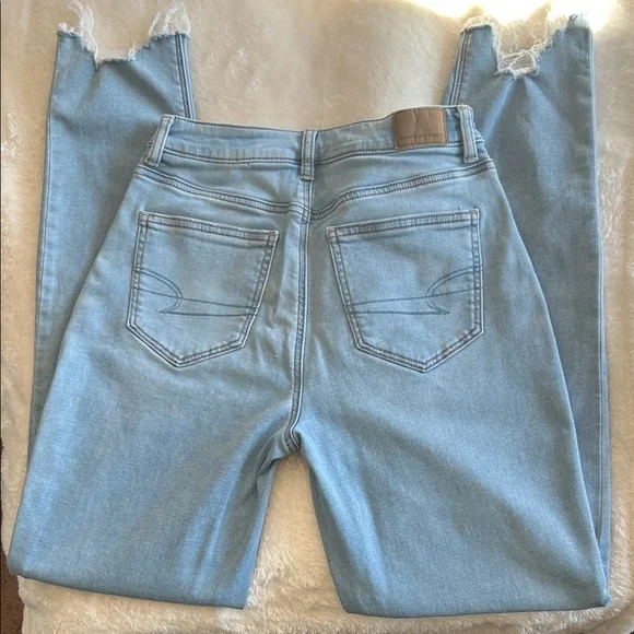 American Eagle Outfitters Soft Knit Mom Jeans |Light Wash | Size 2 XL - Picture 3 of 9